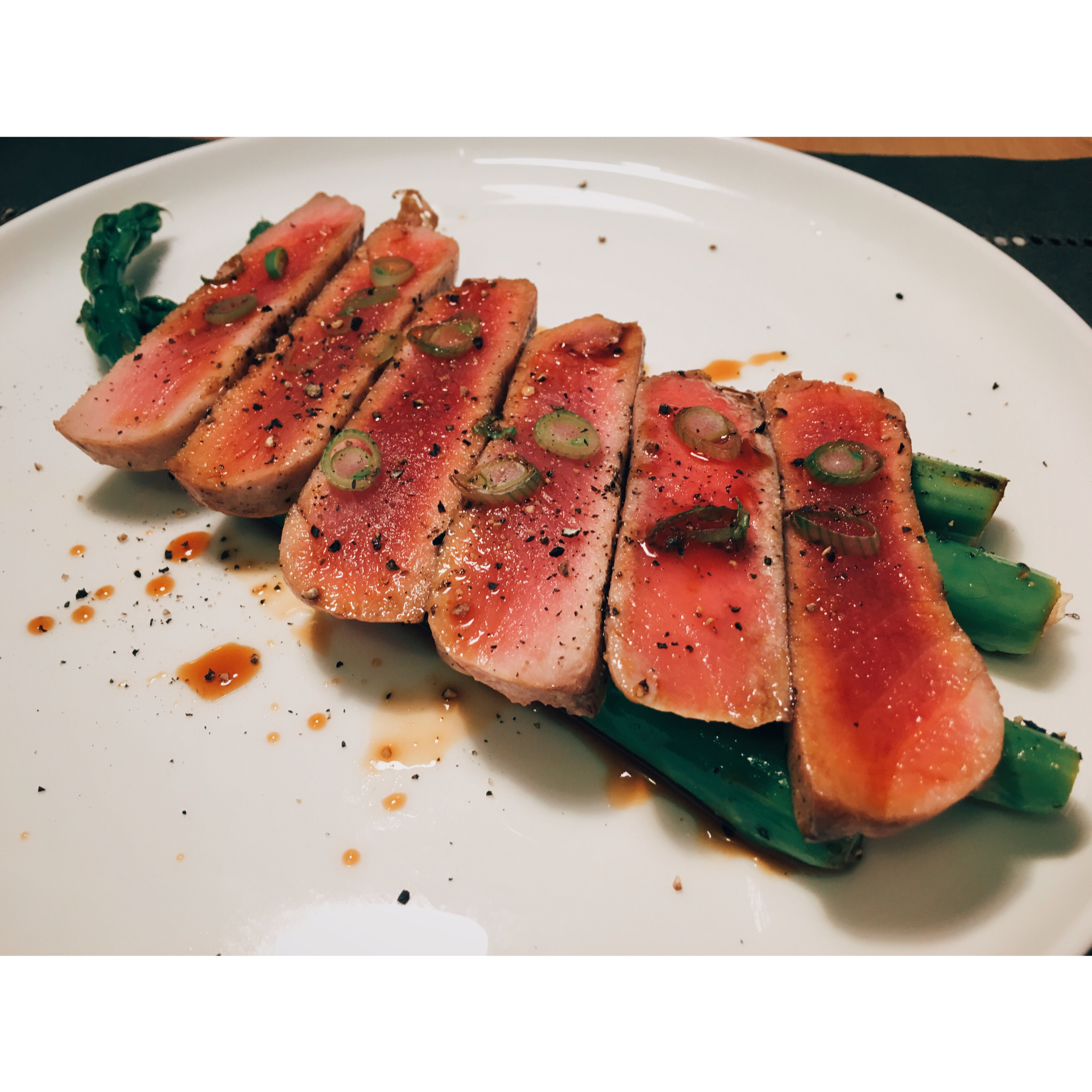 嫩煎金枪鱼Seared Ahi Tuna