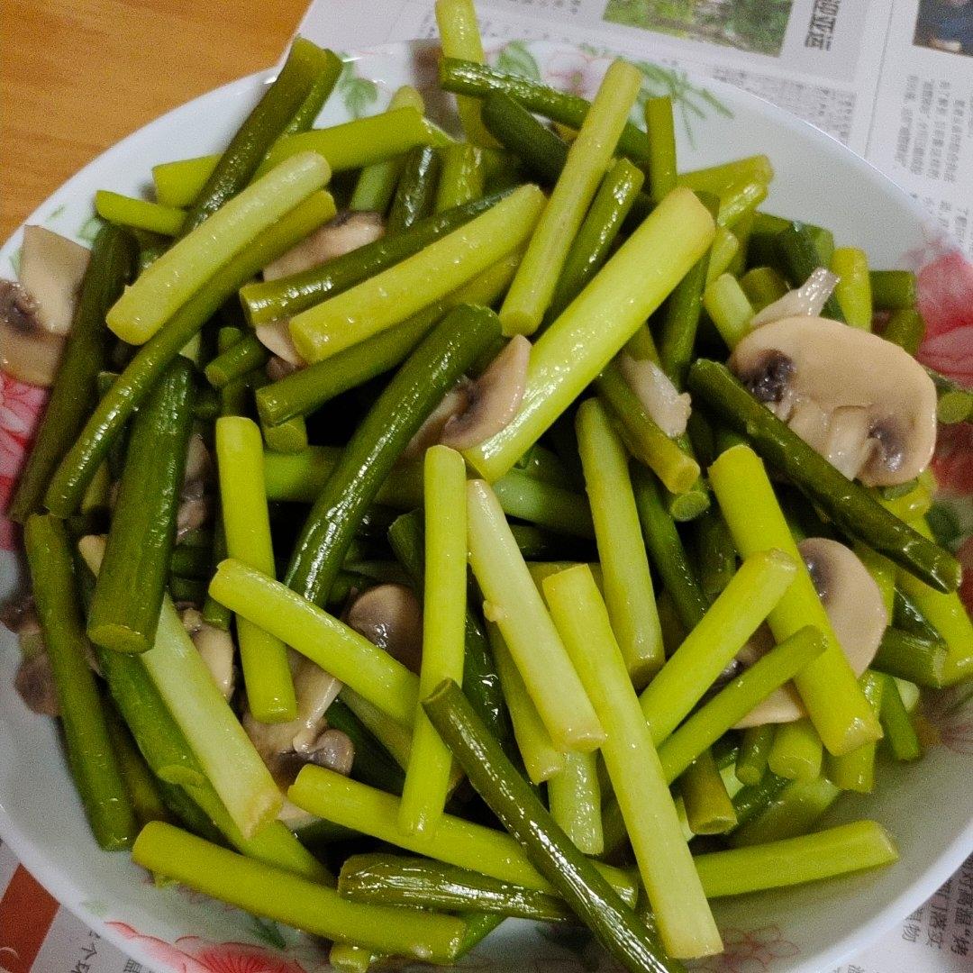 两分钟做好蒜苔炒鸡蛋