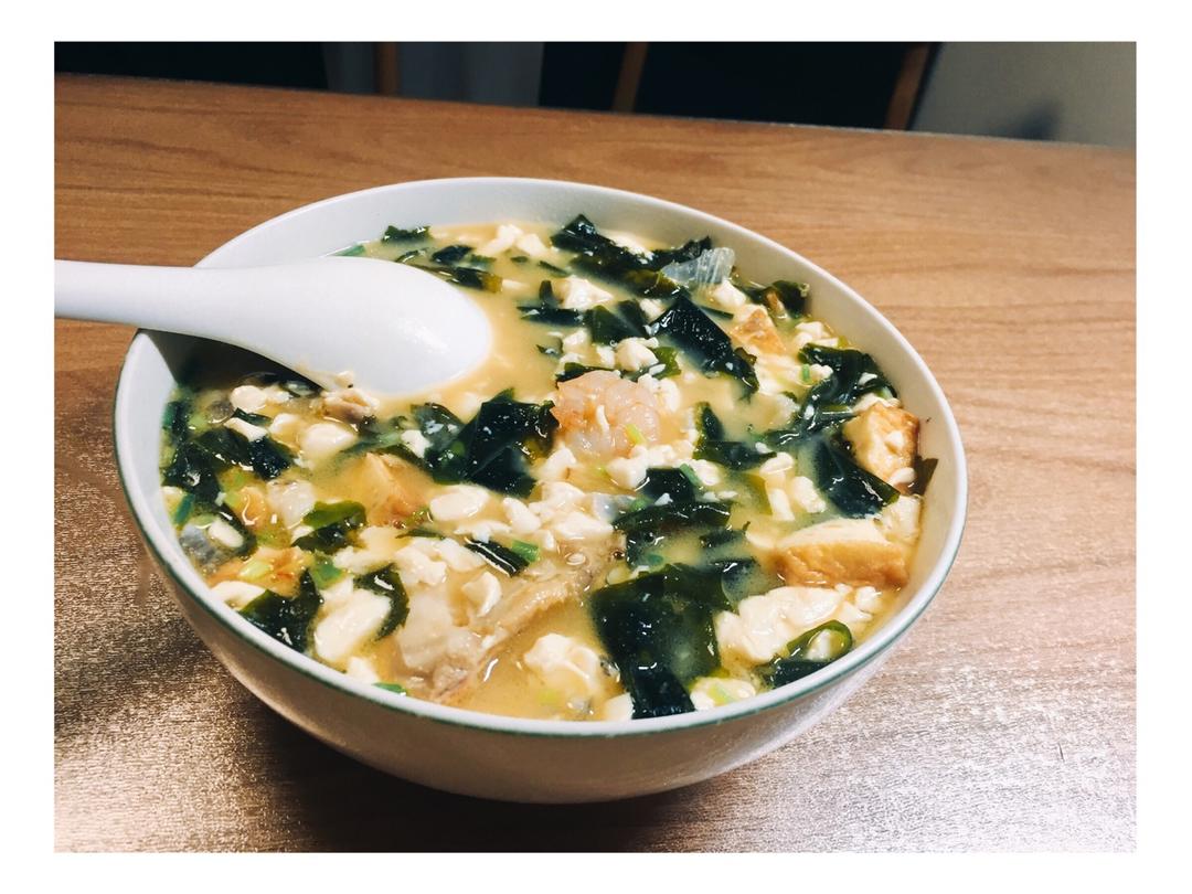 豆腐裙带菜味噌汤