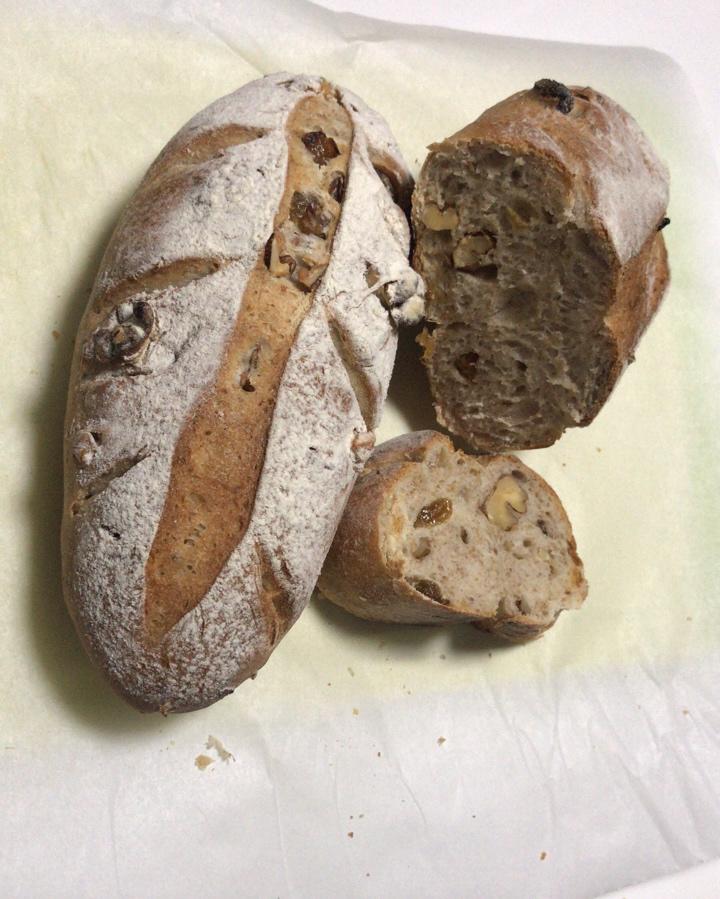 提子坚果软欧包