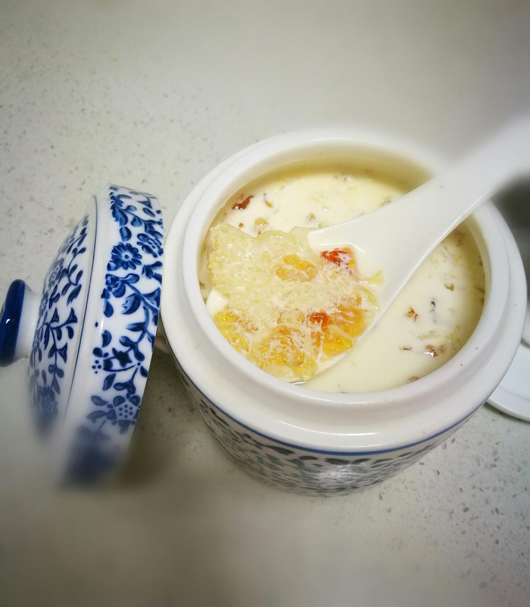 牛奶燕窝桃胶的做法