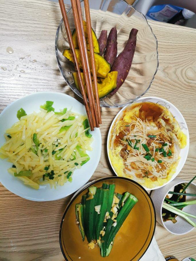 家常菜|蒜蓉蒸金针菇粉丝娃娃菜拼盘