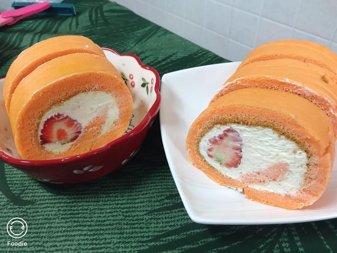 草莓牛乳蛋糕卷