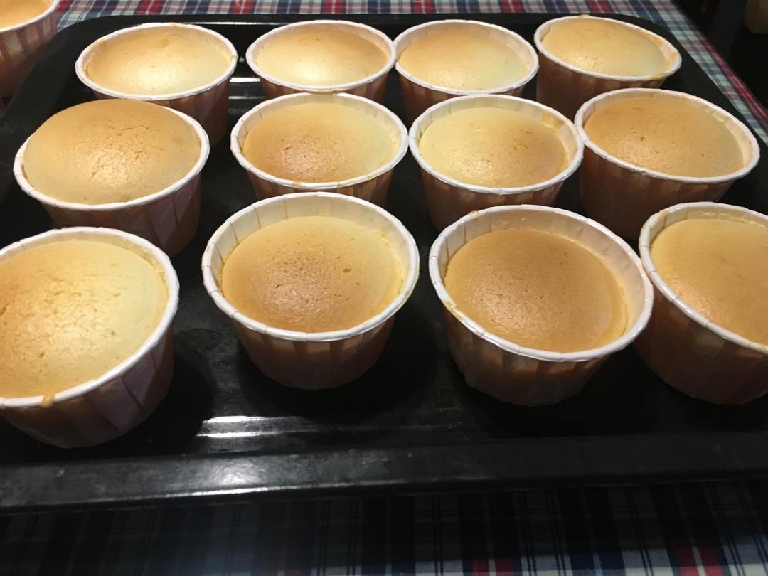 消耗淡奶油之作——淡奶油小蛋糕