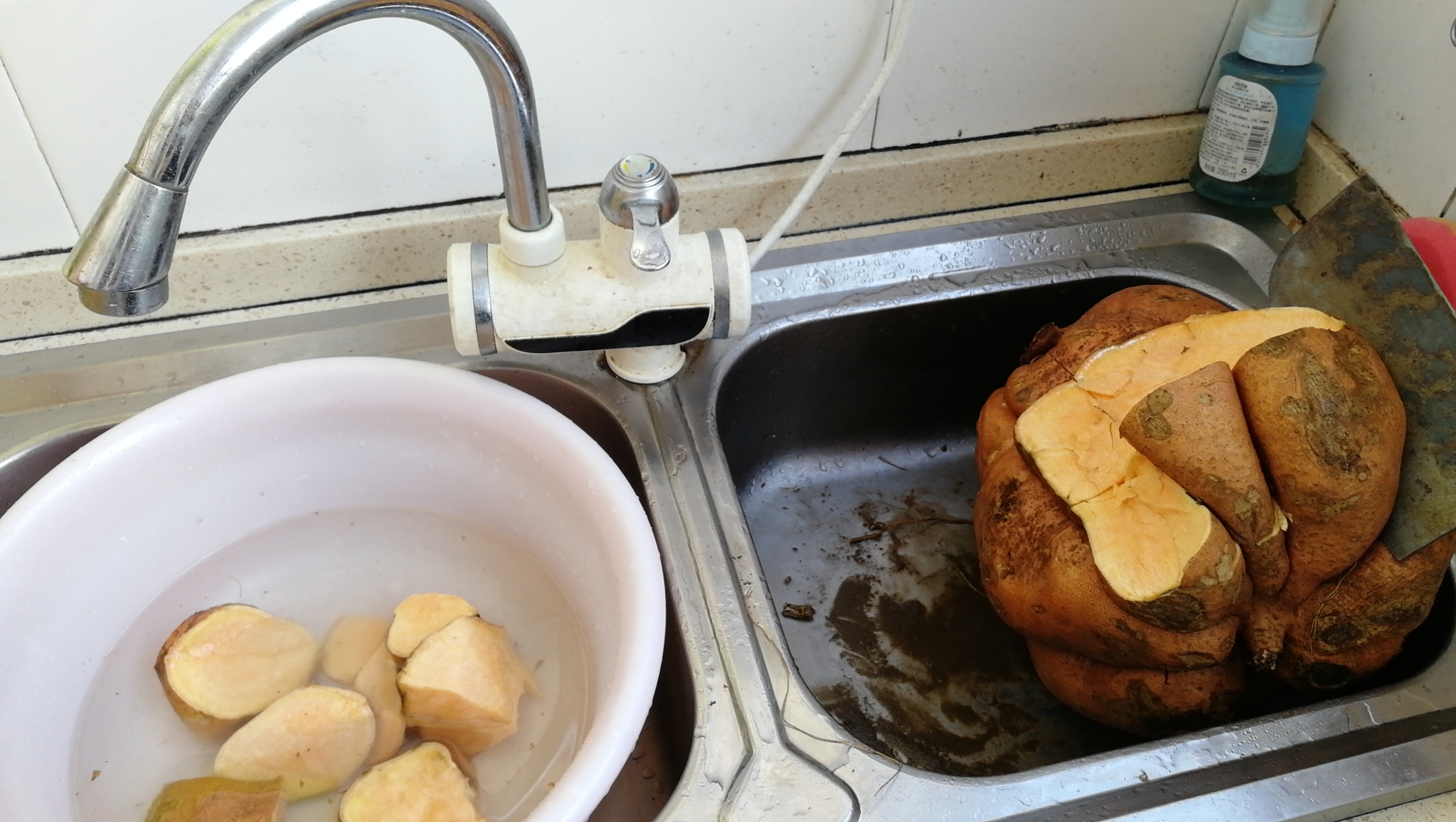 如何烤制巨型山芋的做法 步骤3