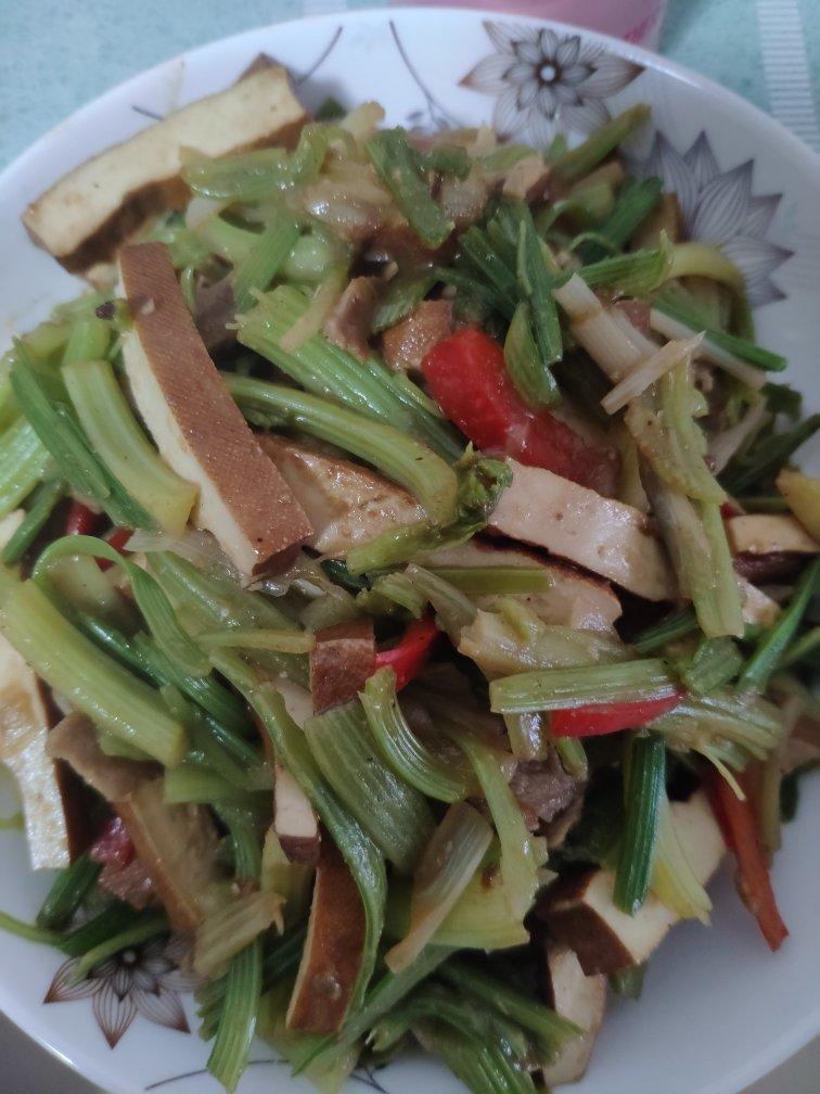 芹菜炒香干