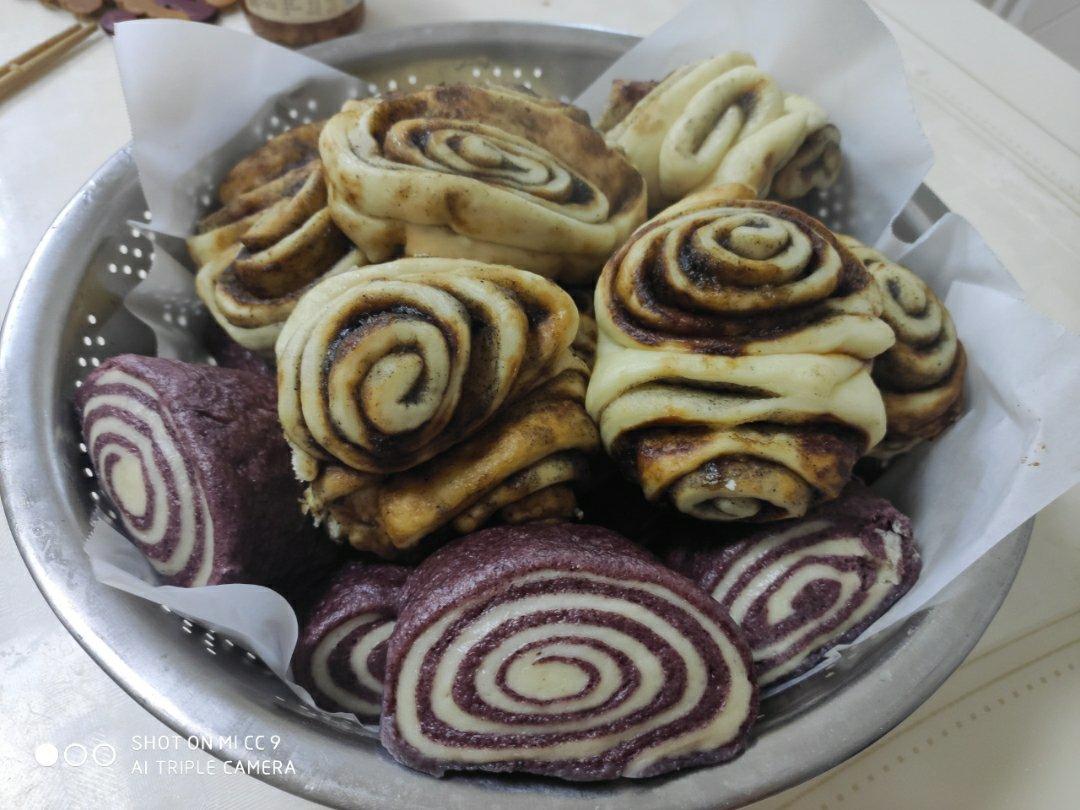 仰望星空的小倩做的黑米双色馒头花卷一次发酵