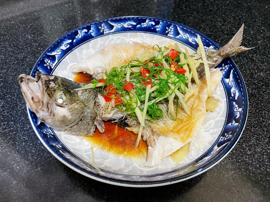 10分钟做 清蒸鲈鱼 （附切鱼图解）