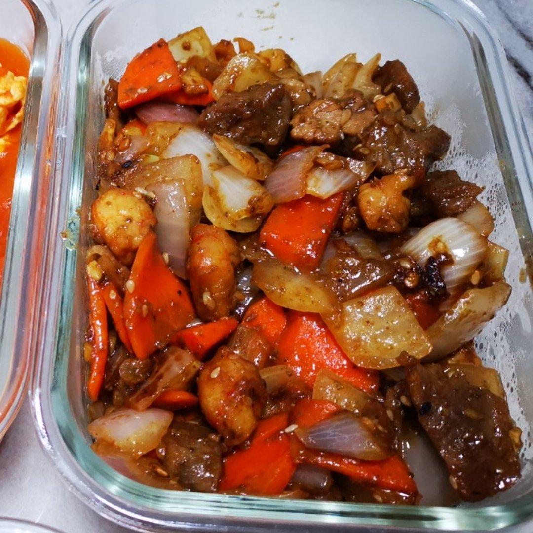 孜然洋葱炒牛肉粒