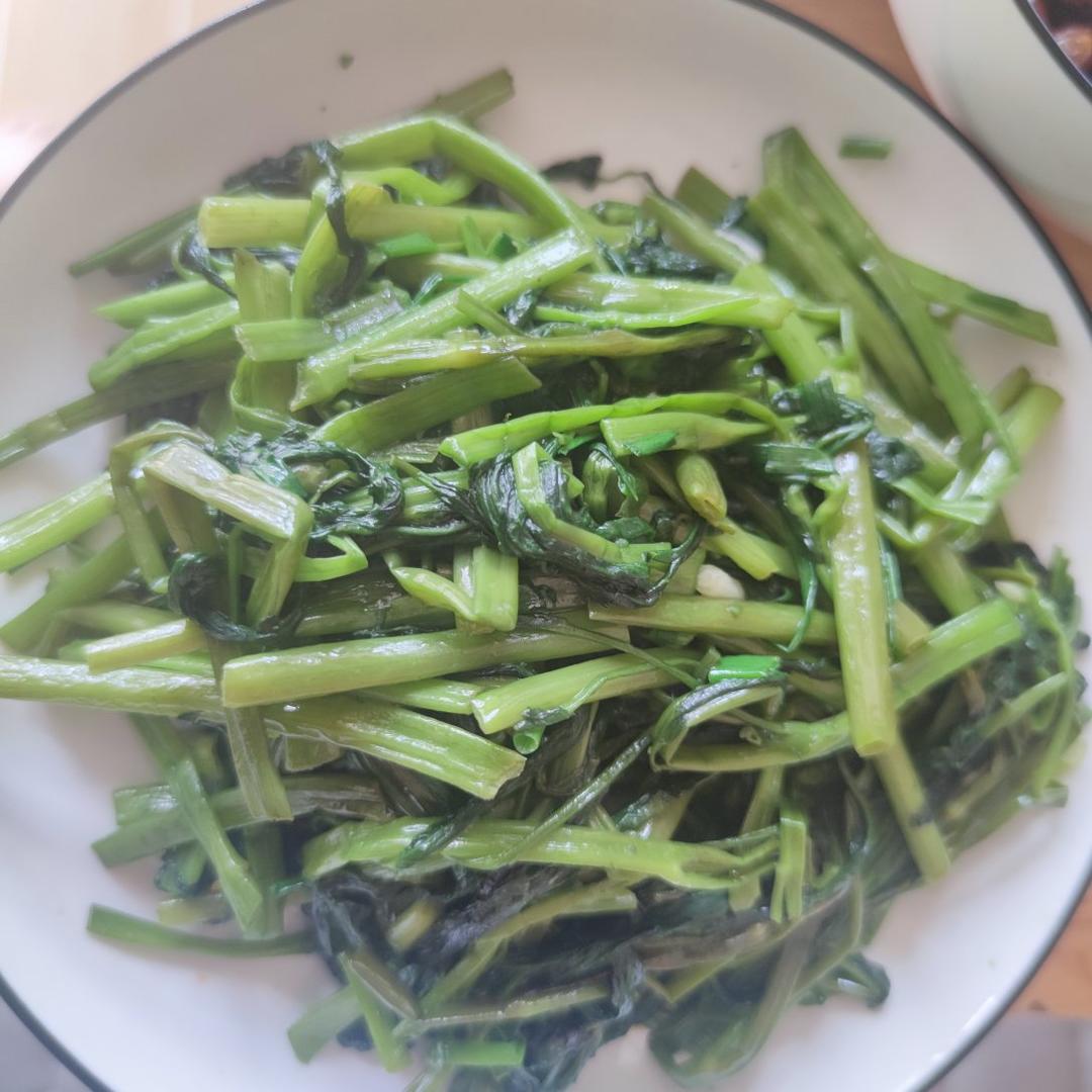 爆炒耗油空心菜