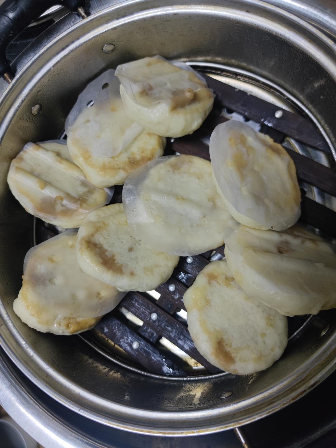 好吃的发面大酱肉包、茄子包