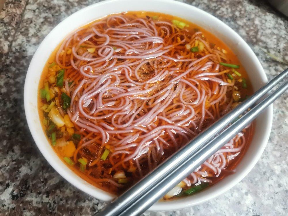 热汤面