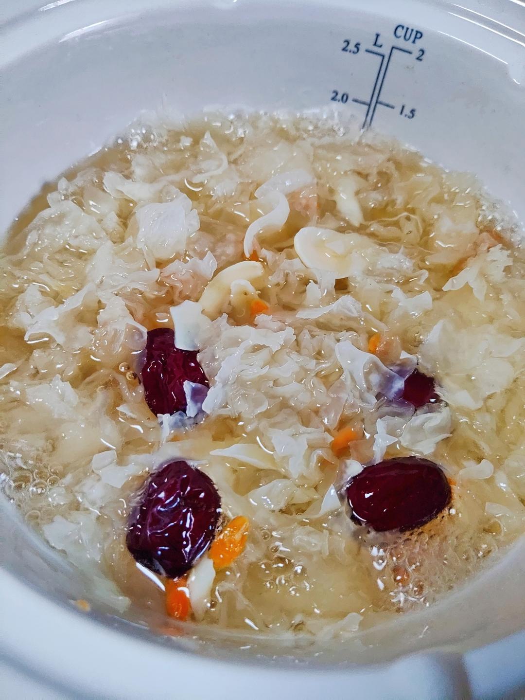 “银耳雪梨羹”女生美颜秘诀