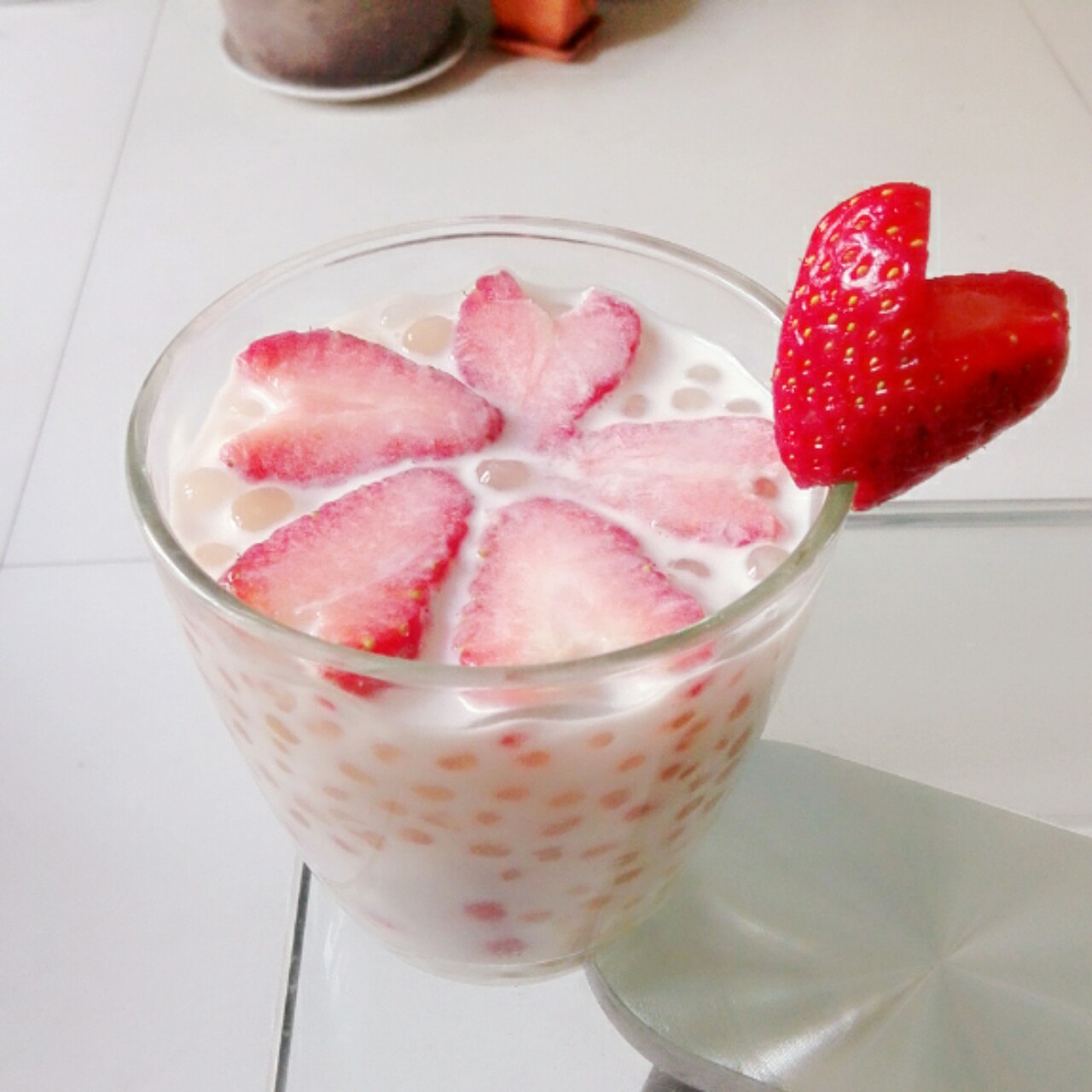 rues做的牛奶草莓西米露