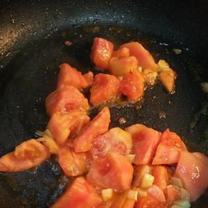 西红柿木耳炖豆腐的做法 步骤3