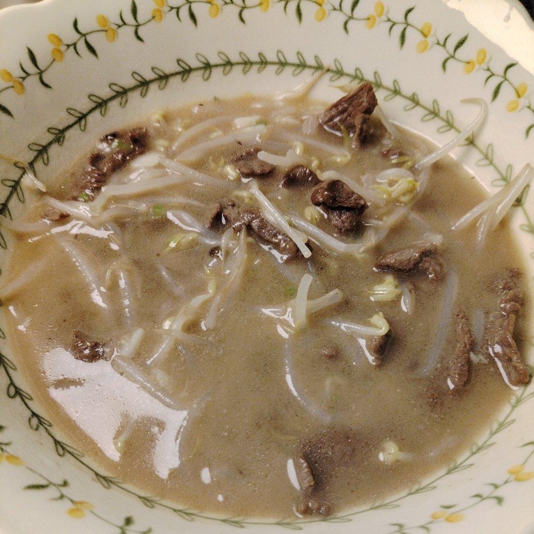 超快手超好吃的豆芽牛肉汤(●°u°●)​ 」