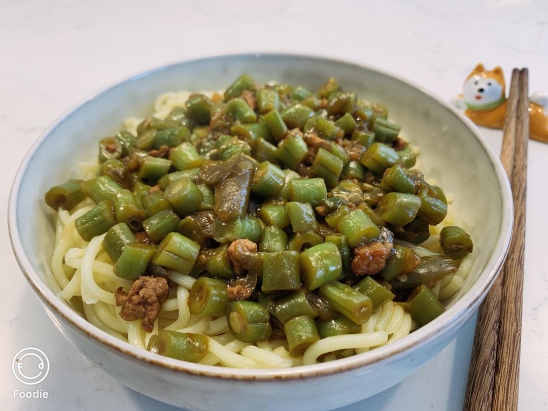 鲜衣呀怒马做的豆角肉沫打卤面