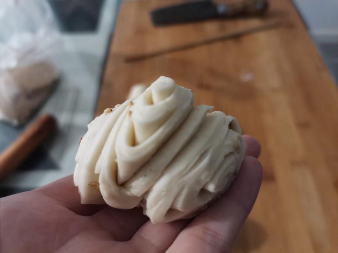 屡试不爽的方子，你可以用它蒸包子，做馒头，今天我用它来蒸个花卷