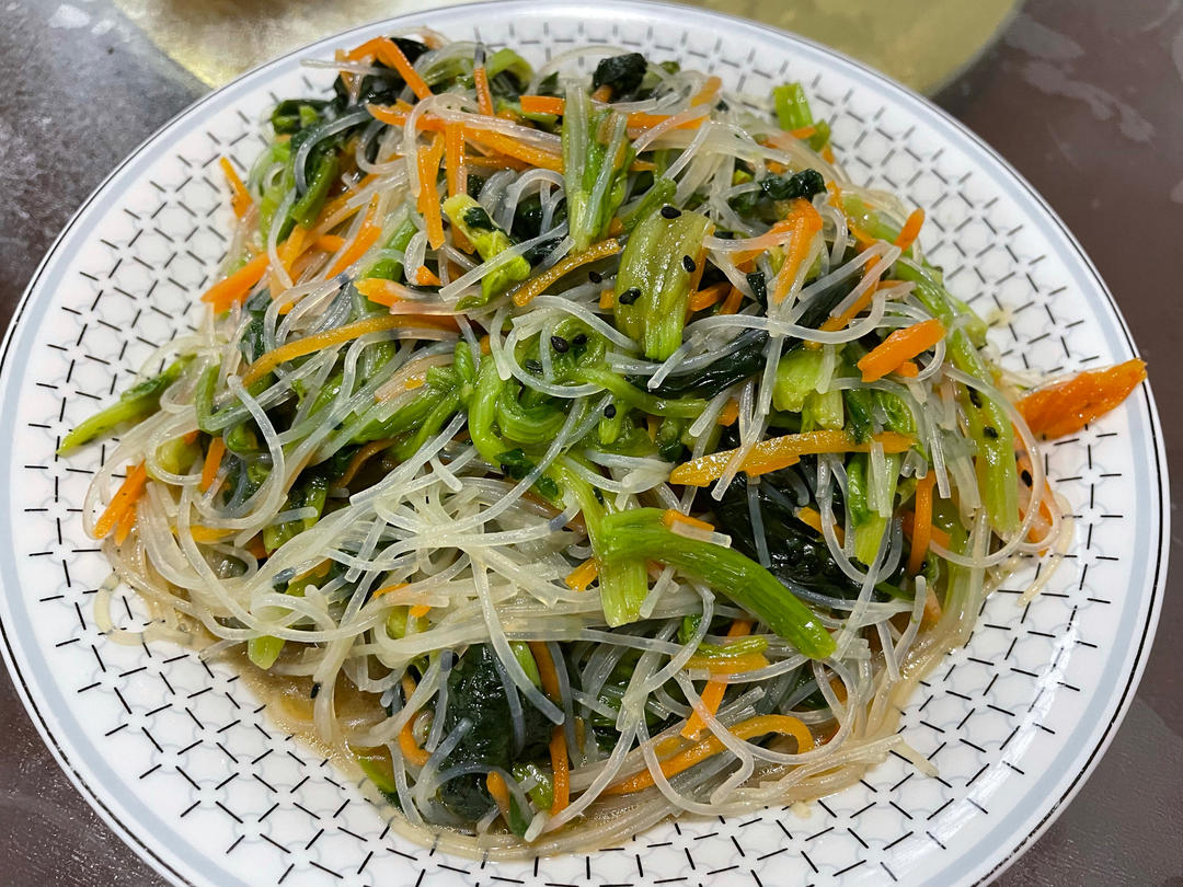 开胃爽口又营养的菠菜拌粉丝