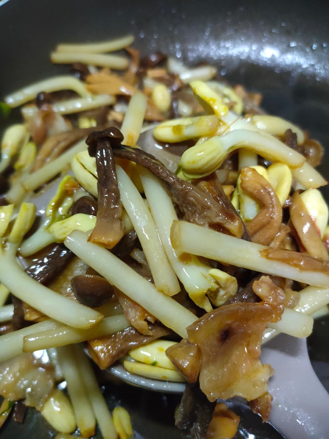 鲜香杂菌炒花生芽