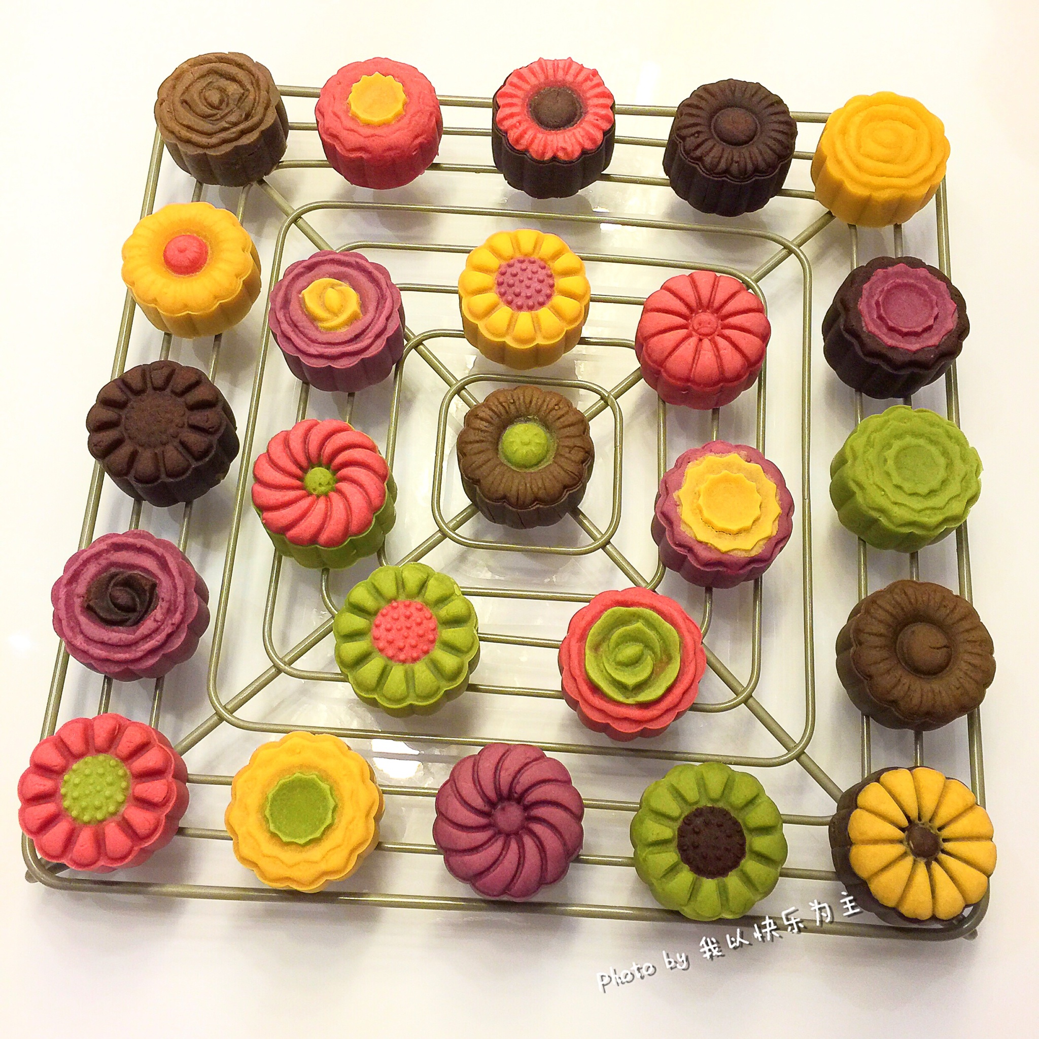 彩色桃山皮月饼