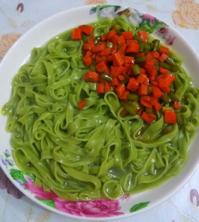 清爽菠菜面的做法