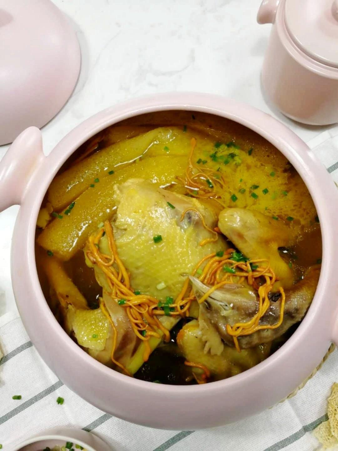 老母鸡竹荪虫草汤