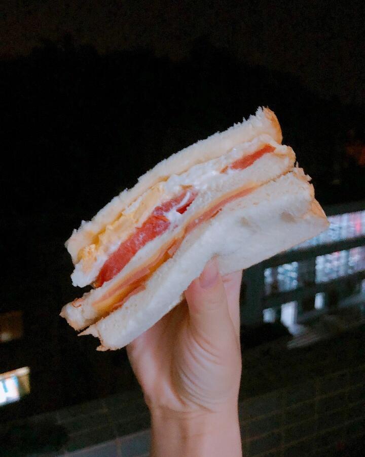火腿芝士蛋三文治