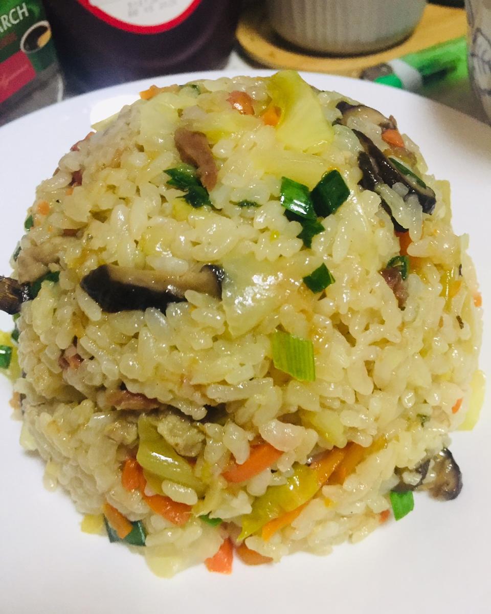 老爸今天到家里来串门，煮了他喜欢的咸干饭