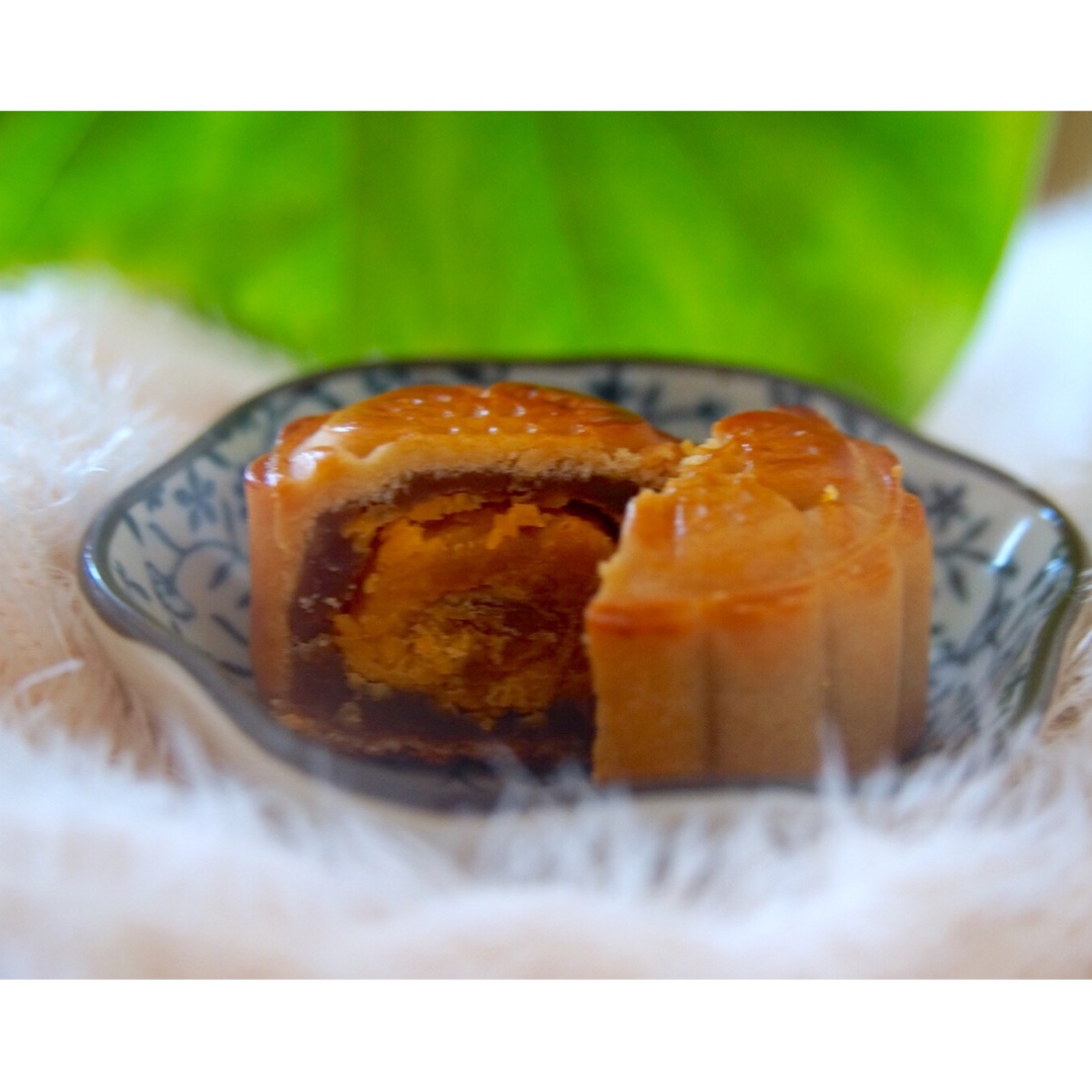 广式月饼—蛋黄莲蓉月饼