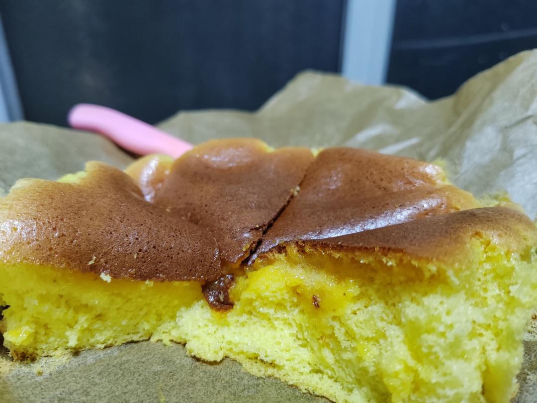 4种材料就能做蜂蜜凹蛋糕 店里卖38元1个！