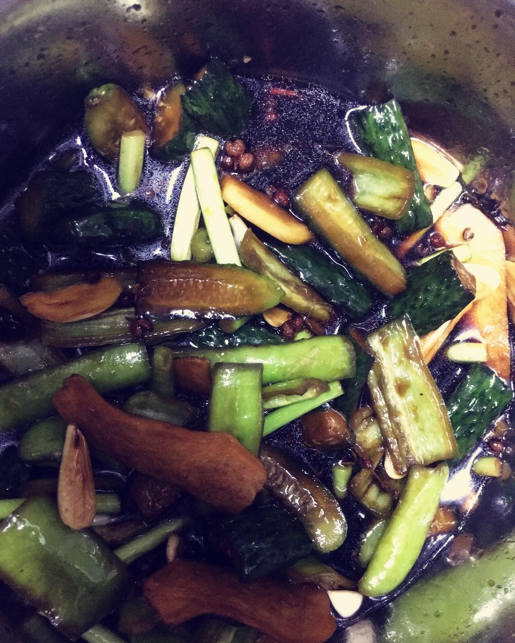 妈妈的腌黄瓜辣椒