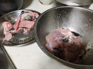 家庭砂锅版养胃暖心的萝卜丝黑鱼汤（奶白鱼汤的做法）的做法 步骤1