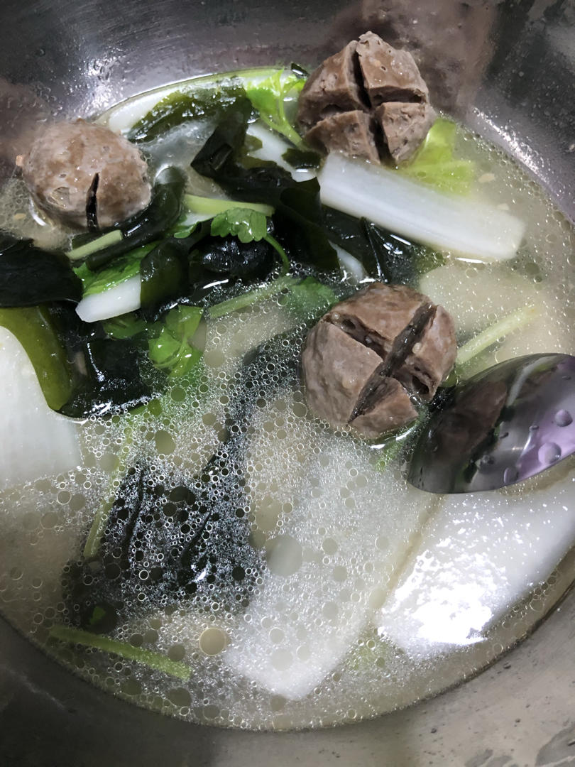 牛丸萝卜香芹味增汤