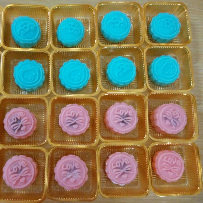 彩色冰皮月饼