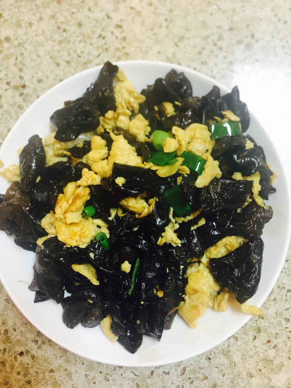 周妈小厨做的木耳炒鸡蛋