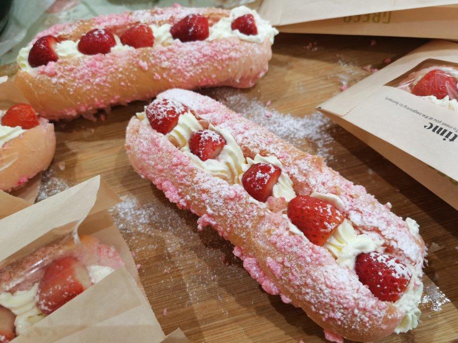 pstg做的草莓奥利奥魔法棒面包