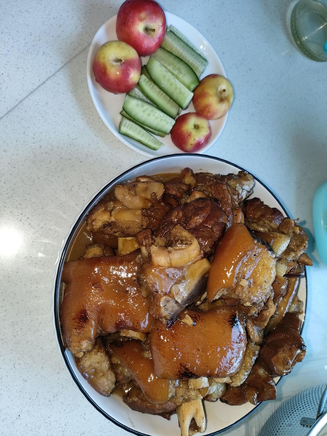 美味的家常菜：红烧猪蹄