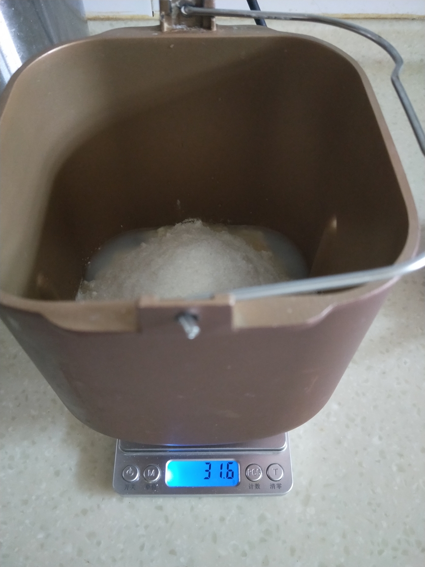 自制白吐司（面包机揉面出膜版）的做法 步骤1