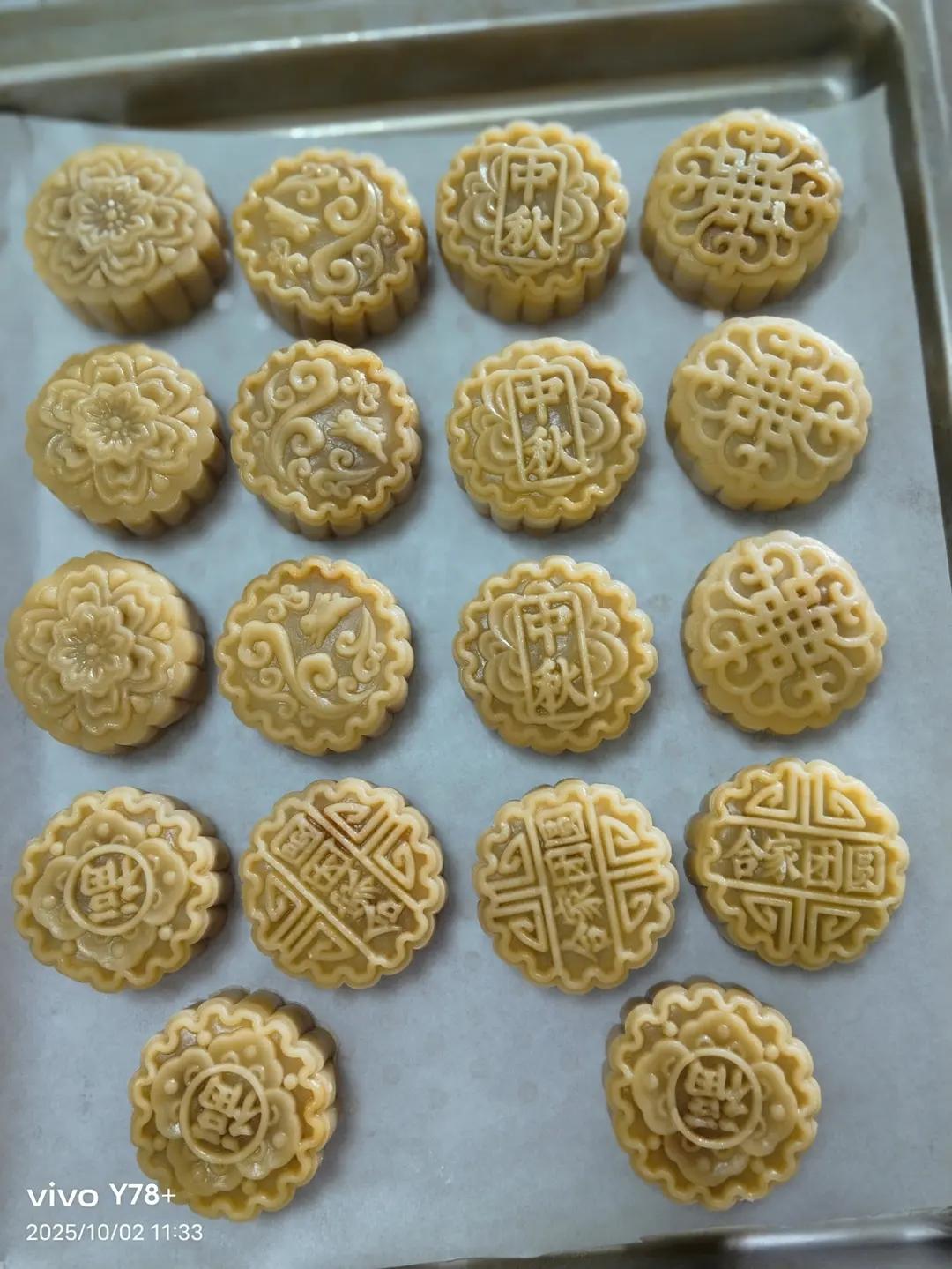 广式莲蓉蛋黄月饼/久吃不厌的经典组合