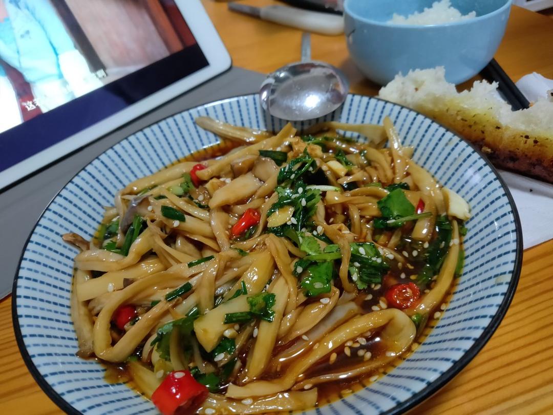 比肉还好吃的【手撕凉拌杏鲍菇】，上桌扫光光
