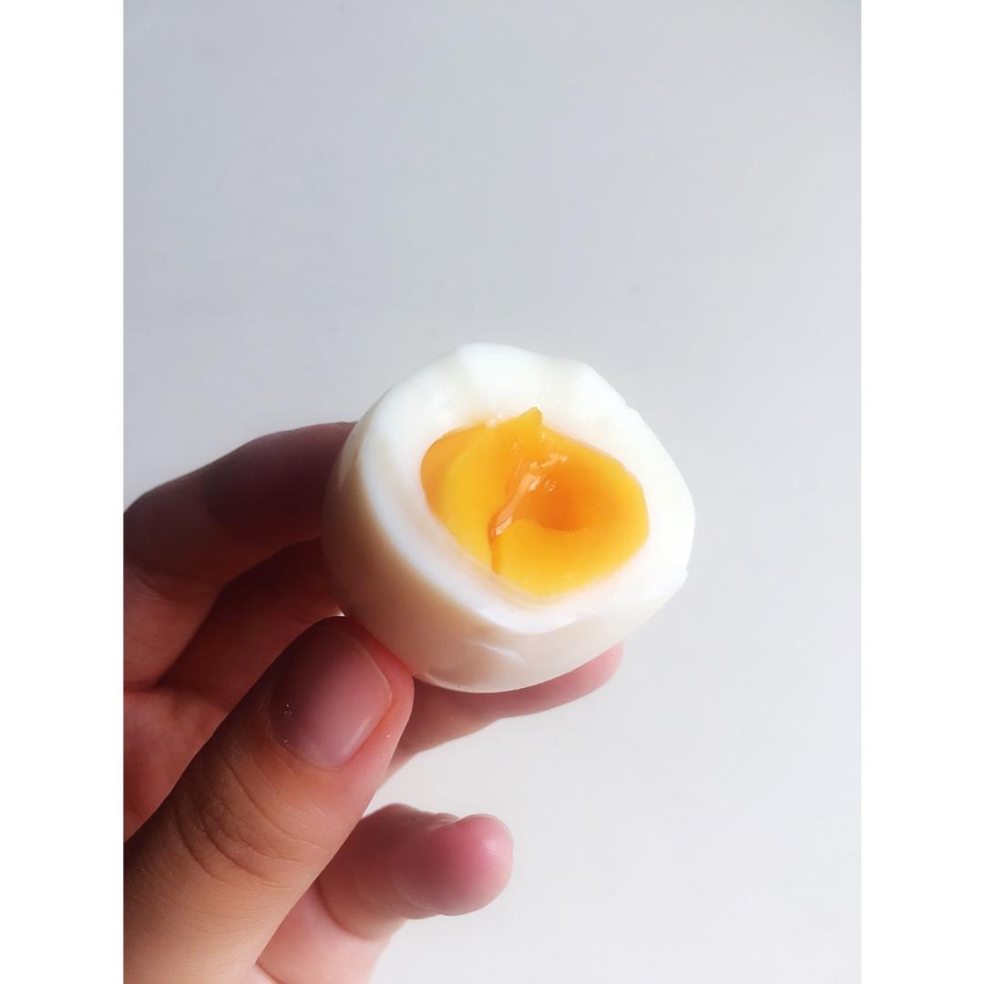 带壳水煮蛋（Simmering Eggs in the Shell）