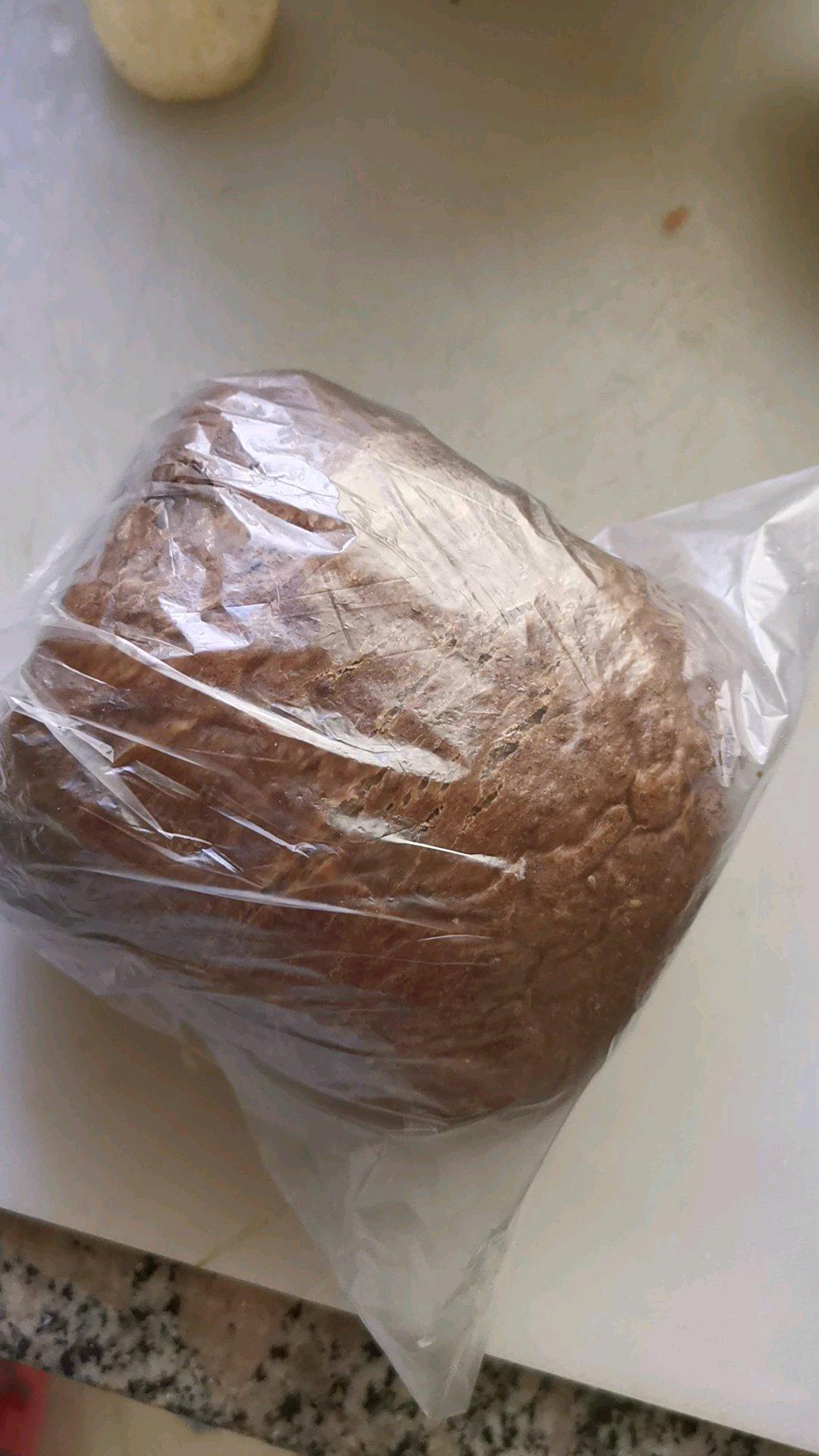 小白必须拥有！无手套膜一发即可的黑咖全麦奇亚籽吐司！