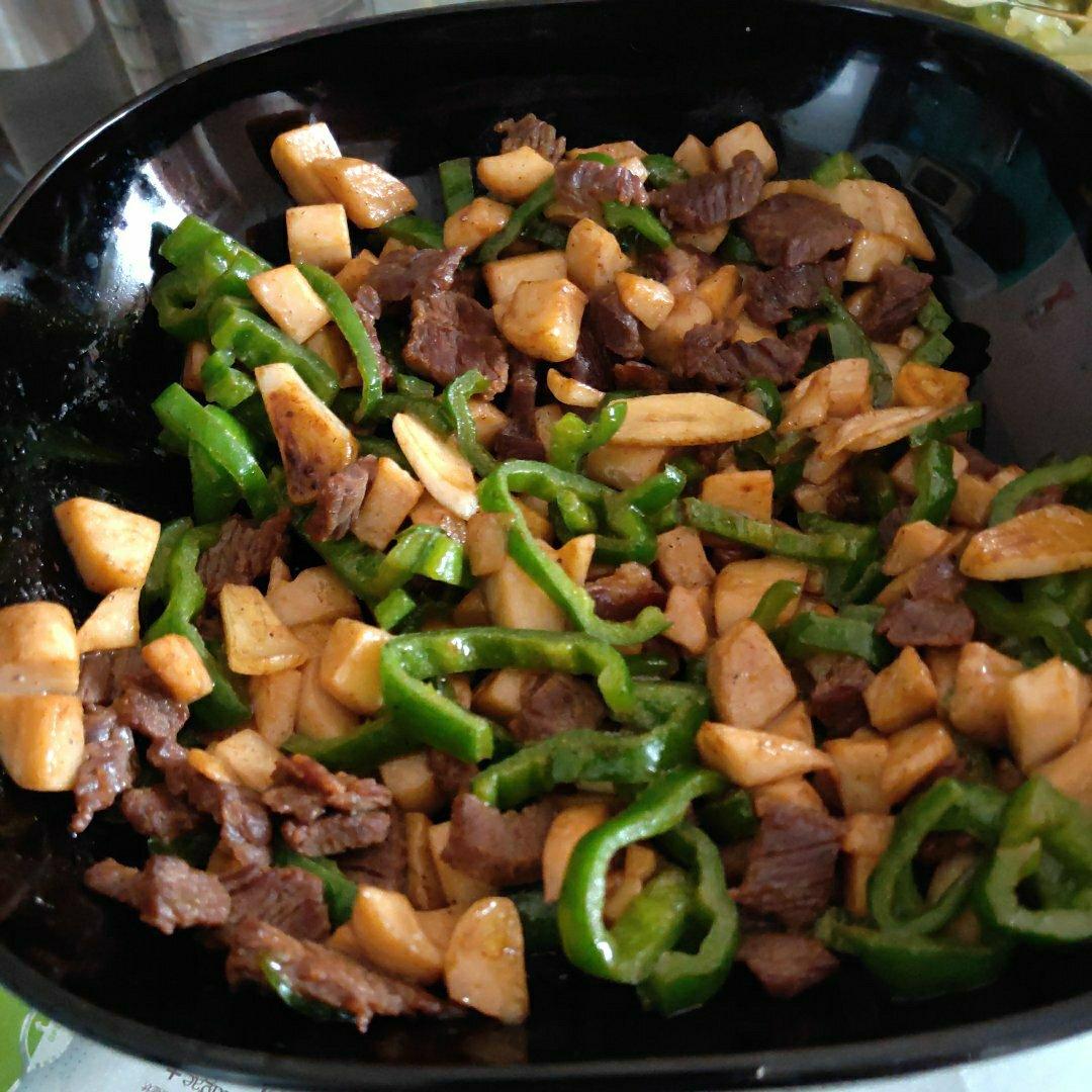 黑椒杏鲍菇炒牛肉粒