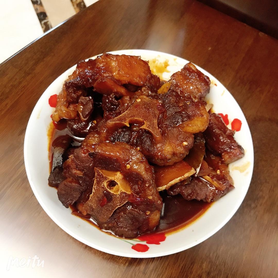 酱烧牛尾
