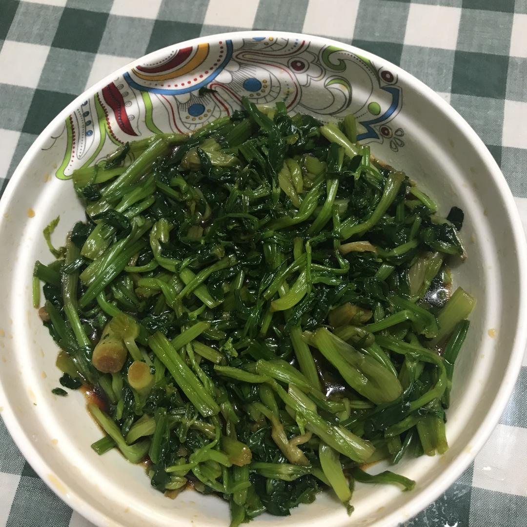 清爽健康的白灼水芹