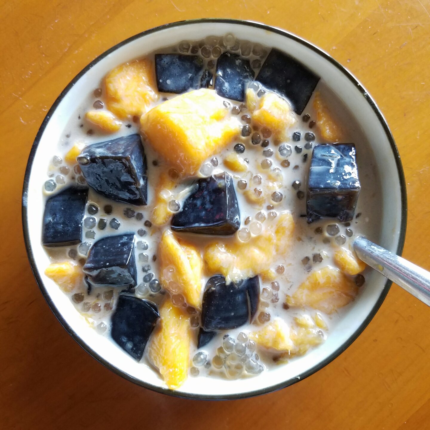 青枫ching做的芒果鲜奶龟苓膏