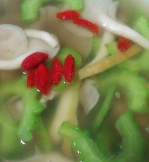 苦瓜平菇瘦肉汤的做法