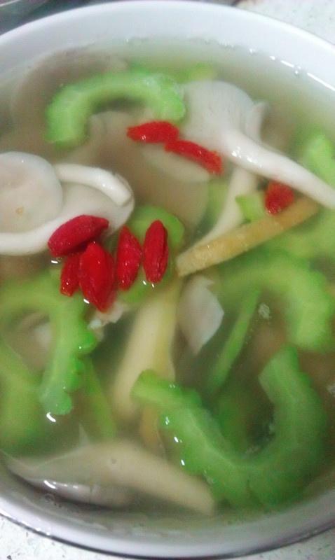苦瓜平菇瘦肉汤的做法