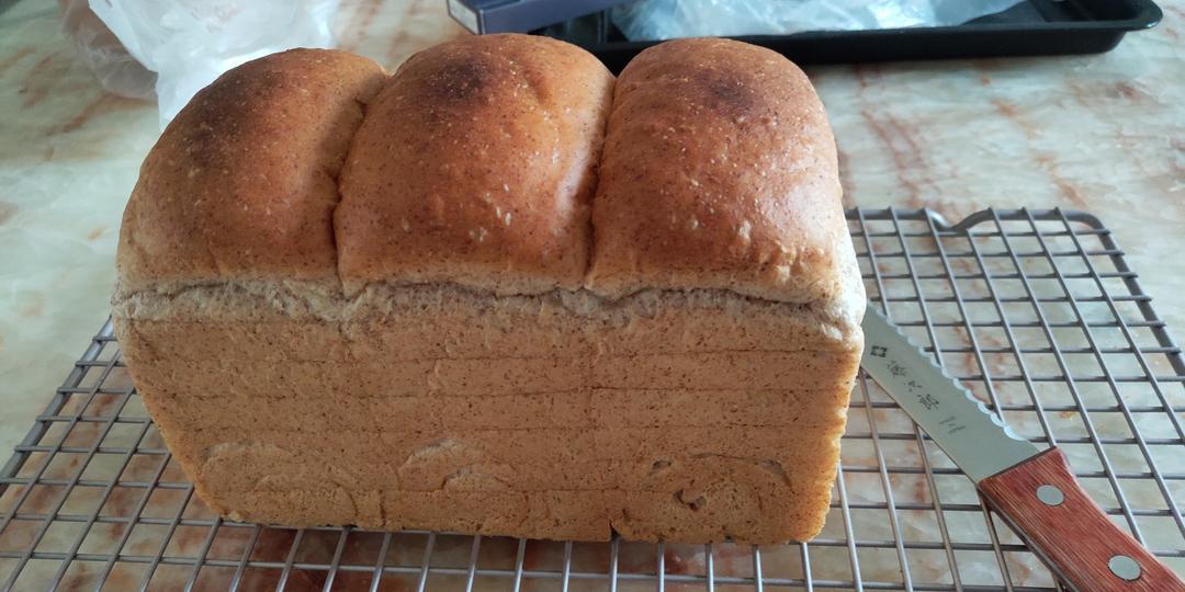 爆发力惊人的70%中种全麦吐司